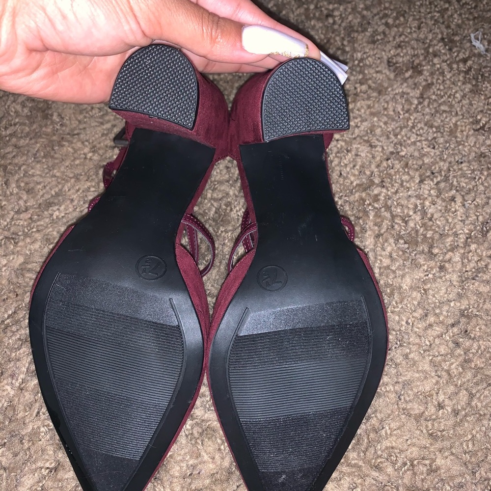 Heels - Picture 2 of 2